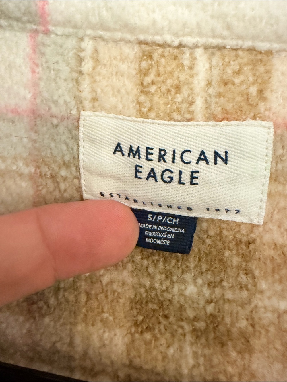 American Eagle Plaid Fleece Shacket Small Cream Tan Pink Flannel - Picture 4 of 9